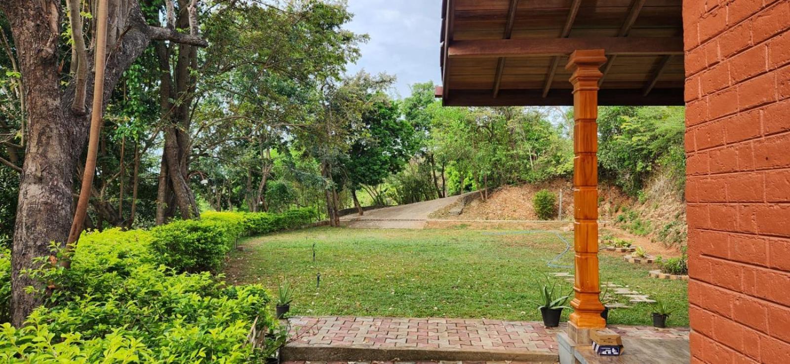 Roo Hills Sea View षाले